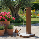 Fontana da Giardino Design a Colonna Quadrata Rubinetto in Ottone e Base con Ciottoli Corten