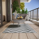 Tappeto da Esterno Reversibile 121x182 cm con Fantasia Geometrica Grigio e Bianco   
