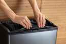 Pattumiera Alta 54L Interno Esterno Keter Verto Recycle 43,5x26,5x68,7 cm con Bordo Copri Sacco in Plastica Blu Perla      