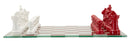 Set Scacchiera Rossa-Bianca 61x61x14 cm in Resina e Vetro Multicolor      