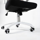 Sedia Direzionale da Ufficio 62x63x119/129 cm Ergonomica con Braccioli Pieghevoli Certificata EN1335 Bianca e Nera